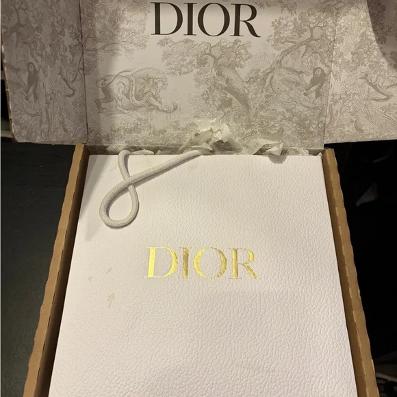 Dior pouch and a 3 exclusive miniatures - Picture 15 of 15